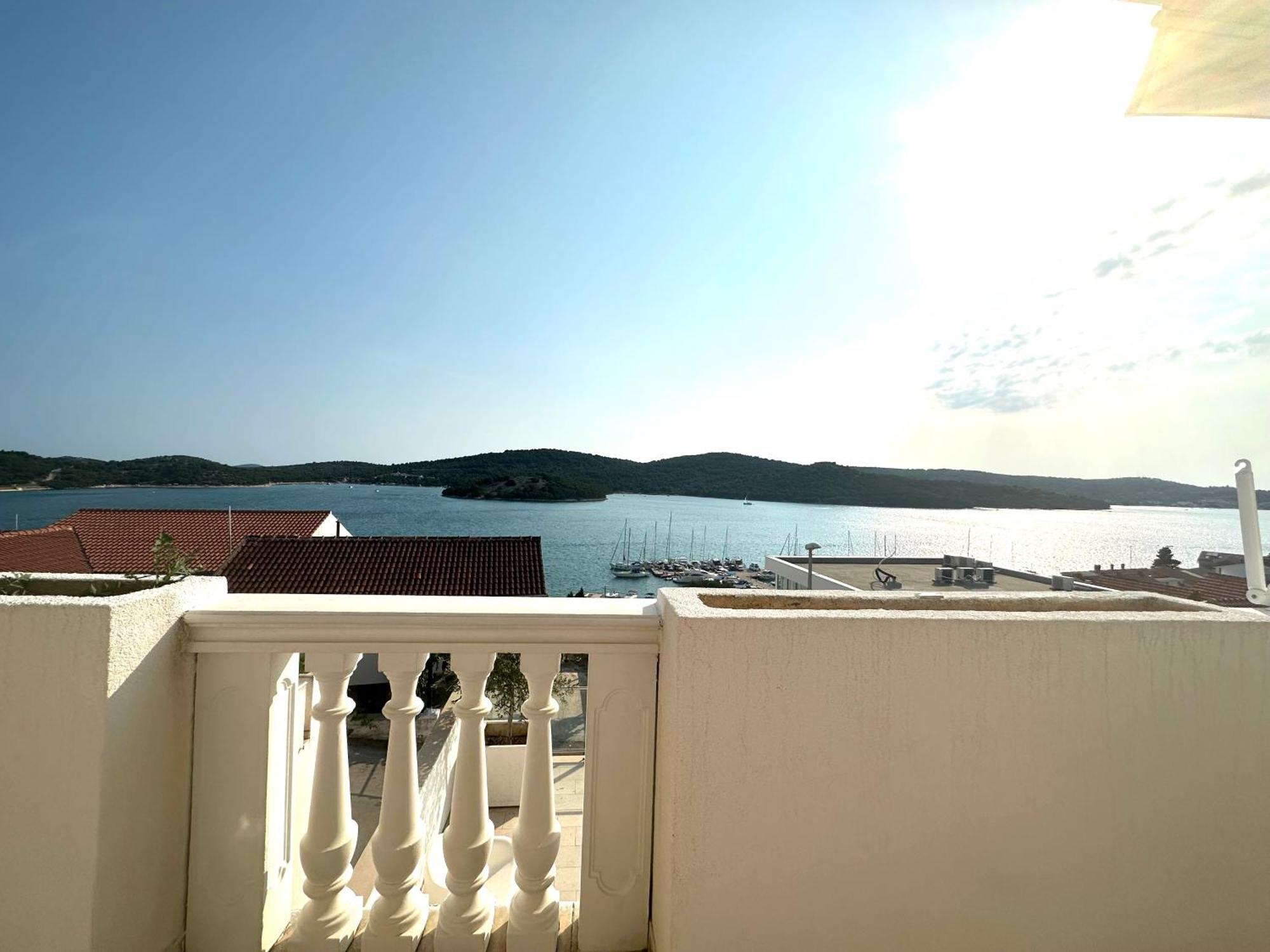 Villa Perla Tisno Exteriör bild